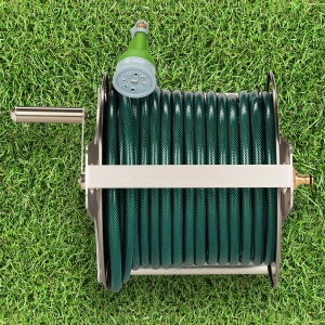 Rola pentru furtun de gradina Relaxdays, inox si aluminiu, 30,5x45x36,5 cm, argintie - Img 3