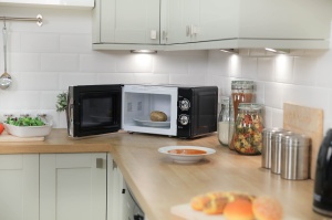 Russell Hobbs RHMM701B 17 litri, 700 W, negru, cuptor cu microunde manual solo cu 5 niveluri de putere, bip si temporizator, functie de dezghetare, curatare usoara - Img 3