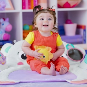 Saltea de activitati Bright Starts Tummy Time Prop Play, Unicorn, 4 jucarii incluse - Img 3