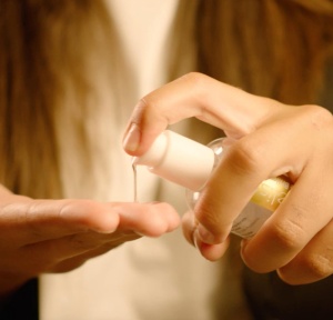 Serum pentru par Demeliss Brillanz-Elixier 50 ml - Seidenproteine, Babassu-Ol, Anti-Frizz - Img 3