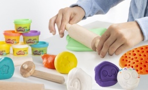 Set creativ pentru copii roba x Play-Doh - 3D-Mat, unelte din lemn FSC, 6 culori - Img 12