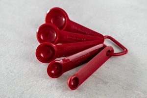 Set de 5 linguri de masurare KitchenAid, poate fi spalat in masina de spalat vase, stivuibil - rosu imperiu - Img 5