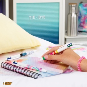 Set de birou BIC 4 Culori cu 3 stilouri si 2 corectoare, design Tie Dye - Img 5