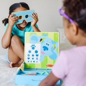 Set de joaca din lemn Melissa Doug Blues Clues pentru copii 3 ani, accesorii oftalmologice - Img 6