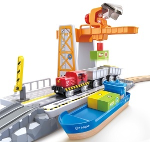 Set de joaca Hape Bahn- und Seefracht - Tren din lemn cu macara si vapor pentru copii 3 - Img 5