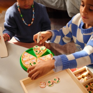 Set de Joaca Melissa Doug Pizzerie din Lemn 41 Piese Educational pentru Copii 3 Ani - Img 6
