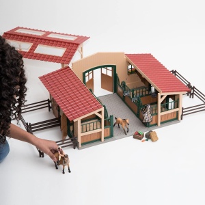 Set de Joaca Schleich Ferma - Grajd cu 2 Cai, Figurina Cavaler, 96 Piese - Img 2