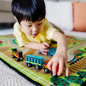 Set de tren din lemn Melissa Doug 8 piese, cu cuplaje magnetice, 8 cm - Img 8
