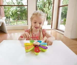 Set instrumente muzicale copii Hape Rhythmus-Kit Natur 5 piese design natural - Img 2