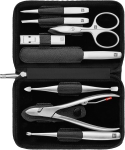 Set manichiura ZWILLING 8 piese cu etui din piele neagra pentru calatorii