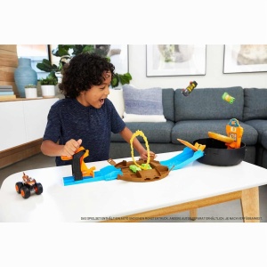 Set Stunt pentru Masini Hot Wheels GVK48, Arena cu Rampa, 1 Masina 164 si 1 Monster Truck - Img 5