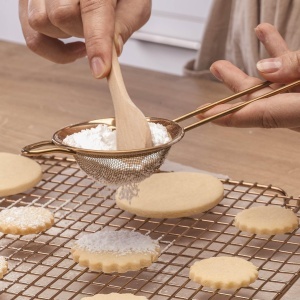 Sita pentru pudrat Dr Oetker Vintage O 7 cm otel inoxidabil cu strat de titan finisaj cupru - Img 3