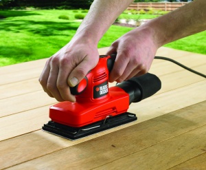 Slefuitor orbital BLACK+DECKER (ideal pentru slefuirea suprafetelor mari, maner ergonomic moale, aspirare integrata a prafului, viteza variabila, inclusiv 5x smirghel si carcasa) KA320EKA-QS - Img 6