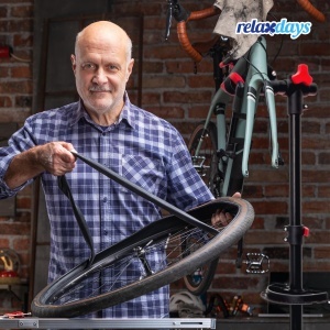 Stand de reparatii bicicleta Relaxdays, ajustabil 110-190 cm, cu suport unelte - Img 3