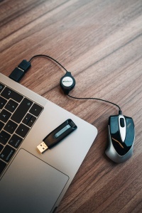 Stick USB Verbatim Store n Go V3, 256GB, USB 3.2, Negru - Img 3