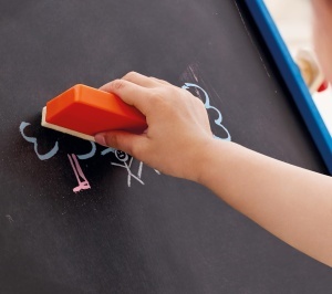 Tablita Dublata Hape Atelier - Whiteboard si Kreidetafel, cu Accesorii, pentru Copii de la 3 Ani - Img 5