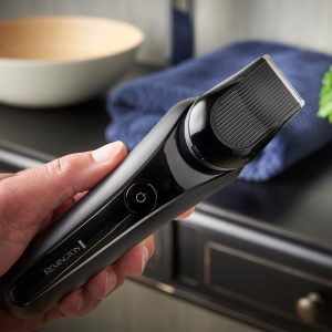 Aparat de ras electric pentru barbati Remington [Sistem de taiere hibrid SynX: aparat de ras cu rotatie si folie, aparat de ras umed si uscat, 360 deg PivotBall] X5 (inclusiv aparat de tuns detalii) Aparat de ras rotativ XR1755 - Img 4
