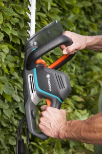 Aparat de tuns garduri Gardena ComfortCut 70065, 700 W, 65 cm, greutate 3.7 kg - Img 3