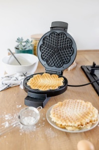 Aparat de vafe Steba WE 3 XL pentru 5 Wafle in Forma de Inima, Antiaderent, 18.5 cm - Img 3