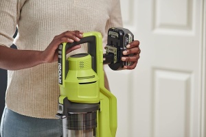 Aspirator de podea fara fir Ryobi 18 V ONE+ RSV18-0 (aspiratie de 30 AirWatt, debit de aer de 820 l/min, unealta de podea de 24 cm latime, fara baterie si incarcator), verde - Img 11