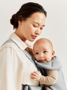 BabyBjorn Marsupiu Mini, 3D-Jersey, Gri Deschis - Img 5
