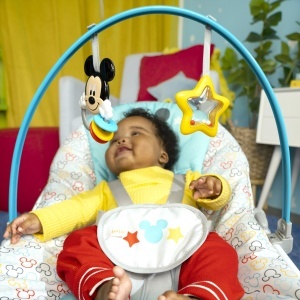 Bright Starts Disney Baby Mickey Mouse Scaun Bebe si Copii cu Vibratii si Bara de Jucarii Detasabila - Img 4