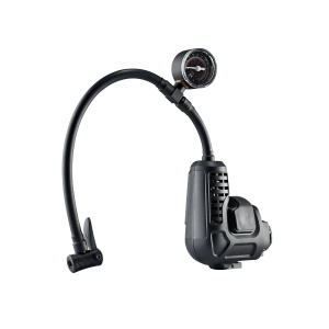 Cap de compresor pentru unelte multifunctionale Black+Decker (cu indicator de presiune incorporat, suport pentru accesorii direct pe dispozitiv, pentru umflarea anvelopelor si a mingilor, pentru verificarea presiunii) MTNF9 - Img 3