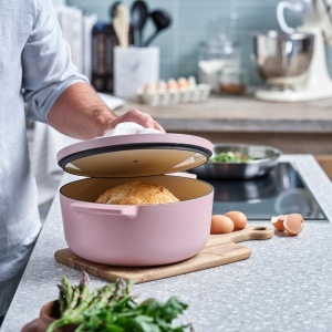 Caserola din fonta KitchenAid 26cm, 5.2L, roz uscat, rezistenta si versatila - Img 8