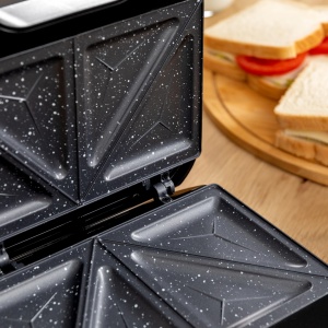 Cecotec Sandwich Maker Rock'nToast Classic +. 800 W, 2 sandvisuri cu finisaj din otel inoxidabil, placi triunghiulare cu acoperire antiaderenta, fara PFOA, maner rece - Img 4