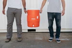 Container de bauturi Igloo 10 Galoni 37L cu suport pentru pahare si izolare ultratermica - Img 3