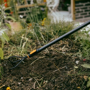 Cultivator Fiskars OneClick 1080684 19 cm Carbon NegruPortocaliu - Img 6