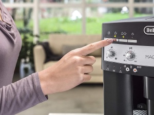 De'Longhi B ESAM 3000 Aparat de cafea complet automat, otel inoxidabil, 1,8 litri, negru - Img 3