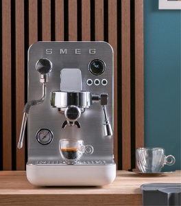 Espressor cafea Smeg MiniPro EMC02BLMEU, 1700W, 1.7L, Negru Mat - Img 5