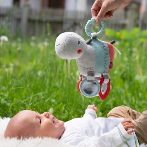 Fehn 059052 Activity Hippopotamus cu inel - jucarie pentru abilitati motorii de agatat cu pandantive interesante pentru a apuca si a scoate sunete - un insotitor perfect pentru bebelusi si copii mici de la 0+ luni - Img 2