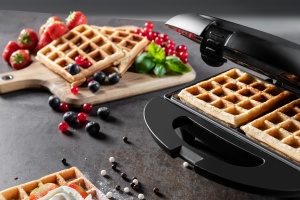 Fier de vafe Bestron Bruxelles in design retro, aparat de vafe pentru 2 vafe belgiene, cu acoperire antiaderenta si cos suspendat, 700 W, culoare: negru mat, negru mat - Img 4