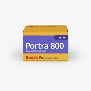 Film colorat Kodak Portra 800 135-36, ISO 800, pentru conditii de lumina dificile - Img 1