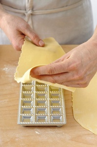 Forma pentru ravioli Fackelmann 40927 aluminiu 24 forme 316 cm - Img 2