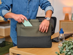 Geanta pentru laptop Trust Lisboa 16 inch, geanta de umar barbati femei cu curea de carucior, geanta din sticle PET reciclate, geanta de lucru pentru afaceri de calatorie MacBook notebook HP Dell Asus Lenovo - verde - Img 9
