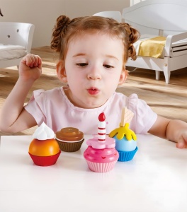 Hape E3157 - Cupcakes, Jucarii de bucatarie, multicolore - Img 3