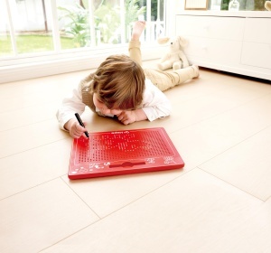 Hape Magnetische Zeichentafel Tabla Magnetica pentru Copii 280x255x12 mm Rosu - Img 4