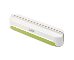 Joseph Joseph Halve-It Taietor pentru fructe mici BPA-free spalat la masina de vase