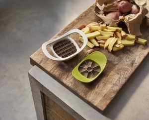 Joseph Joseph Nest Press 2-in-1 Taietor si Decojitor Mere si Cartofi Lame Inox Compact - Img 3