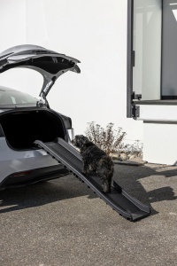 Kerbl Pet Dog Ramp Ajutor pliabil la imbarcare pentru caini Pentru animale de pana la 60 kg Suprafata profilata Puncte de sprijin cauciucate Negru 157 - Img 5