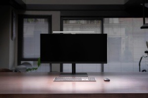 Lampa LED de birou BenQ ScreenBar Pro, 1000 lx, ajustare automata, argintie - Img 2