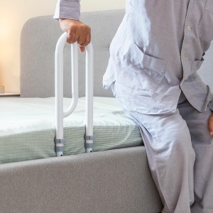 Maner ergonomic pentru pat InnovaGoods inaltime reglabila 45-55 cm curele ajustabile portabil alb - Img 9