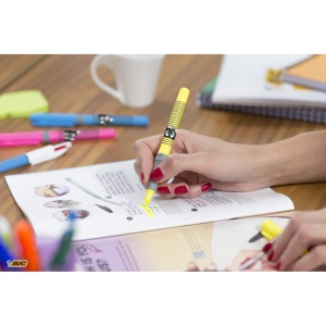 Marker Textil BIC Highlighter Grip Pastel, Set 4 Culori, Strichstarke 1.6mm - 3.3mm - Img 2