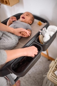 Masa de schimbat bebelusi babyGO ChangMe din lemn de fag, alba, cu roti mobile - Img 5