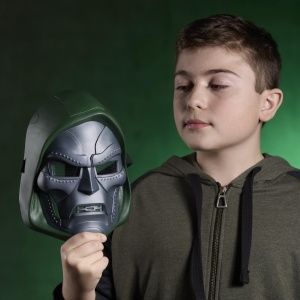 Masca electronica Doctor Doom Hasbro cu efecte de lumina, pentru copii de la 5 ani - Img 3