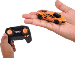 Masina de jucarie cu telecomanda Hot Wheels Lamborghini Revuelto 164, USB reincarcabila, Turbo - Img 4