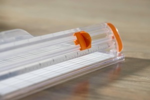 Masina de taiat hartie Fiskars SureCut A5, 10 coli, AlbPortocalie - Img 4